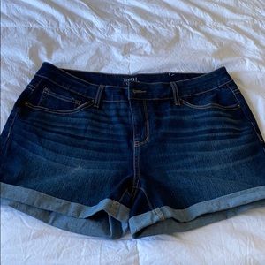 Denim stretchy shorts